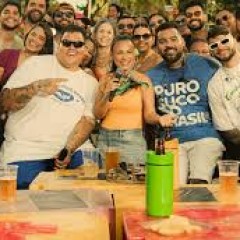 MENOS É MAIS E SIMONE MENDES